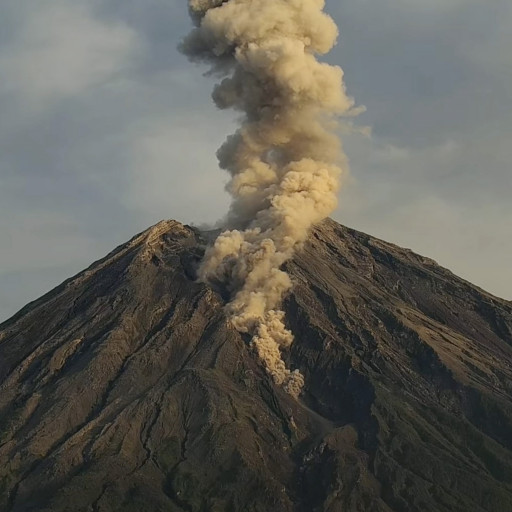 AfarTV Launches World's First 4K Live Stream of an Erupting Volcano