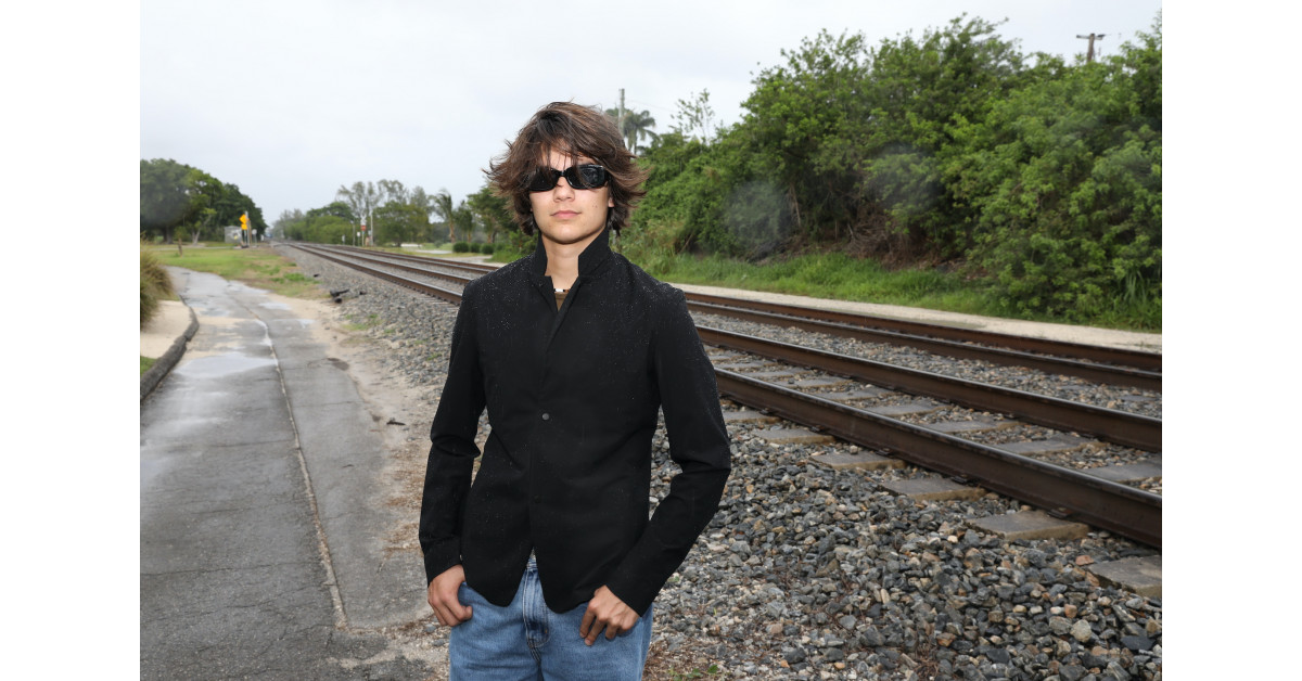 Miami’s Vibrant and Very Relevant Young Talent Simón Will Release His Debut Song ‘LOSING SLEEP’ on May 3, 2023