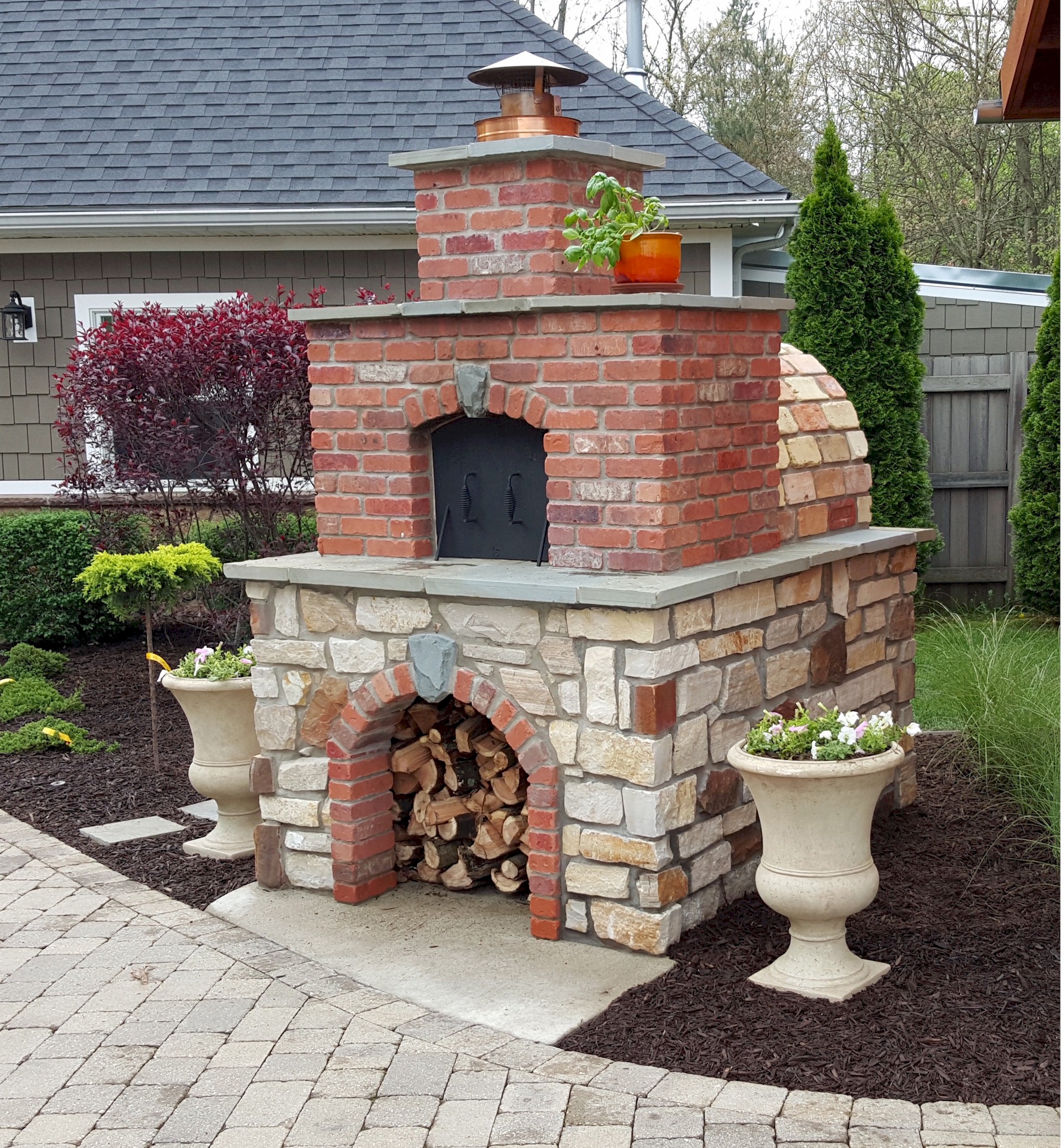 DIY Wood-Fired Outdoor Brick Pizza Ovens Are Not Only Easy to Build ...