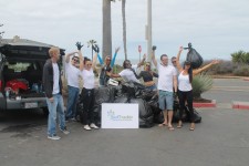 Volunteers at the BudTrader Beach Clean Up