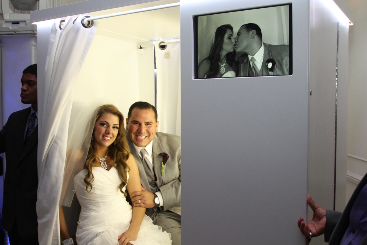 Dallas Photo Booth Rental Company Expands With The First Vanity Booth