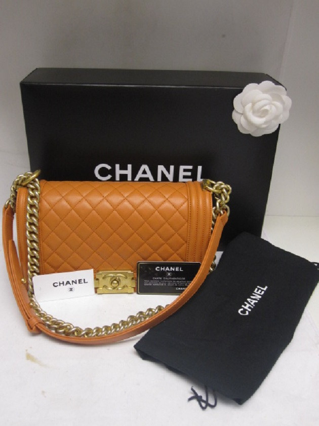Creme De La Consigners Hires My Poupette To Authenticate Creme Consigners Handbagsmiami An Industry Leader In Online Consignment And S Of Pre Owned Luxury Handbags Designer Clothing