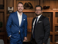 Left, chairman, Erling Løken Andersen, and right, CEO Ali Ahmed of Advokatguiden / TheLawyerGuide.co
