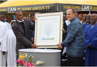 The ministers presented a plaque to representatives of the Church of Scientology African Continental Liaison Office in acknowledgement of L. Ron Hubbard for establishing this program and developing this priceless technology.