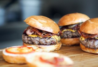Could 2020 finally see the release of a cultured burger? Source: Niklas Rhöse / Unsplash