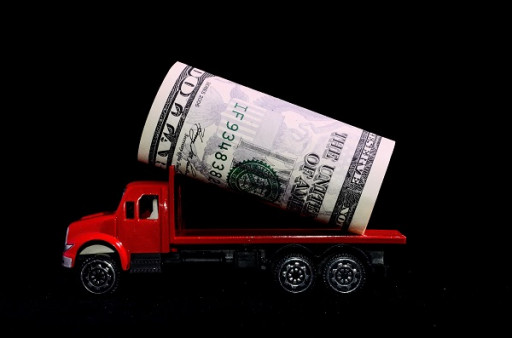 Trucking Companies Turn to QuickPay and Factoring More as Payments Stall and Wages Climb