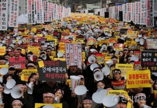 South Korean Citizens Demand Protection of Rights