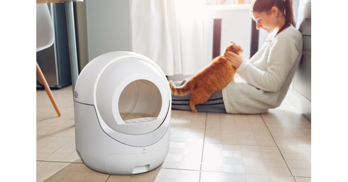 Igloo Introduces a Modern Automatic Cat Litter Box That Makes Both Cats