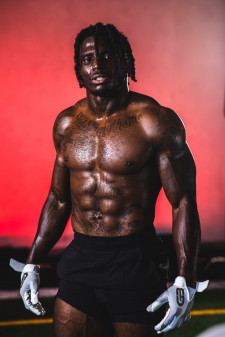 Tyreek Hill Agrees to Equity Deal With Football Glove Innovator, Grip Boost | Newswire