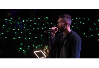 Maroon 5 Using Xylobands to Light Up Every Person in the Audience