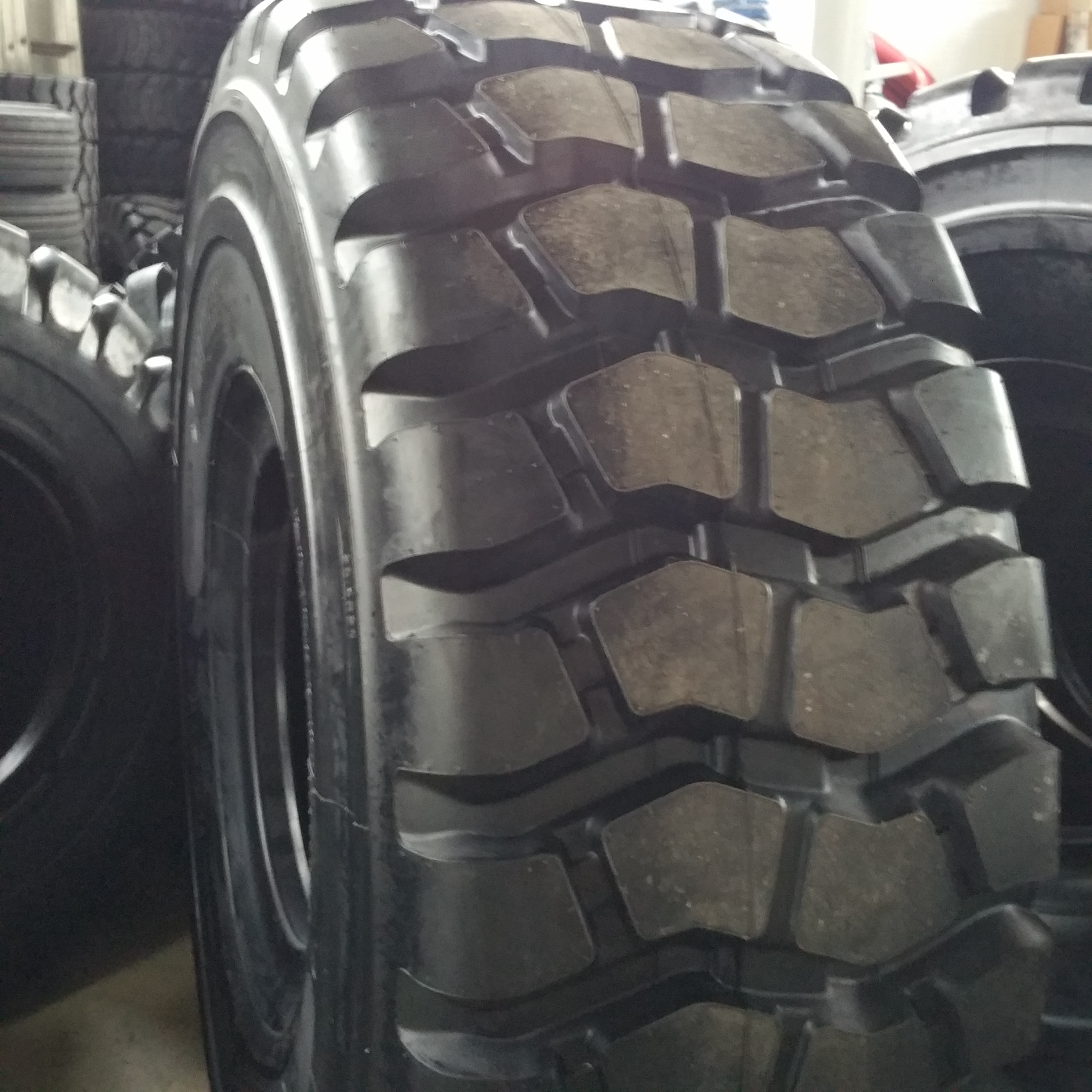 Truck Tires Inc. Present a Guide to Understand Loader Tires and Its