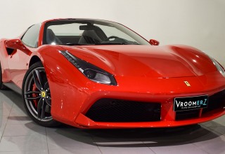 Luxury Car on Vroomerz: rent a Ferrari!