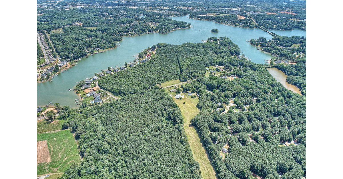 80-ACRE LAKE NORMAN WATERFRONT SITE OWNED BY THE CORNELIUS FAMILY ...