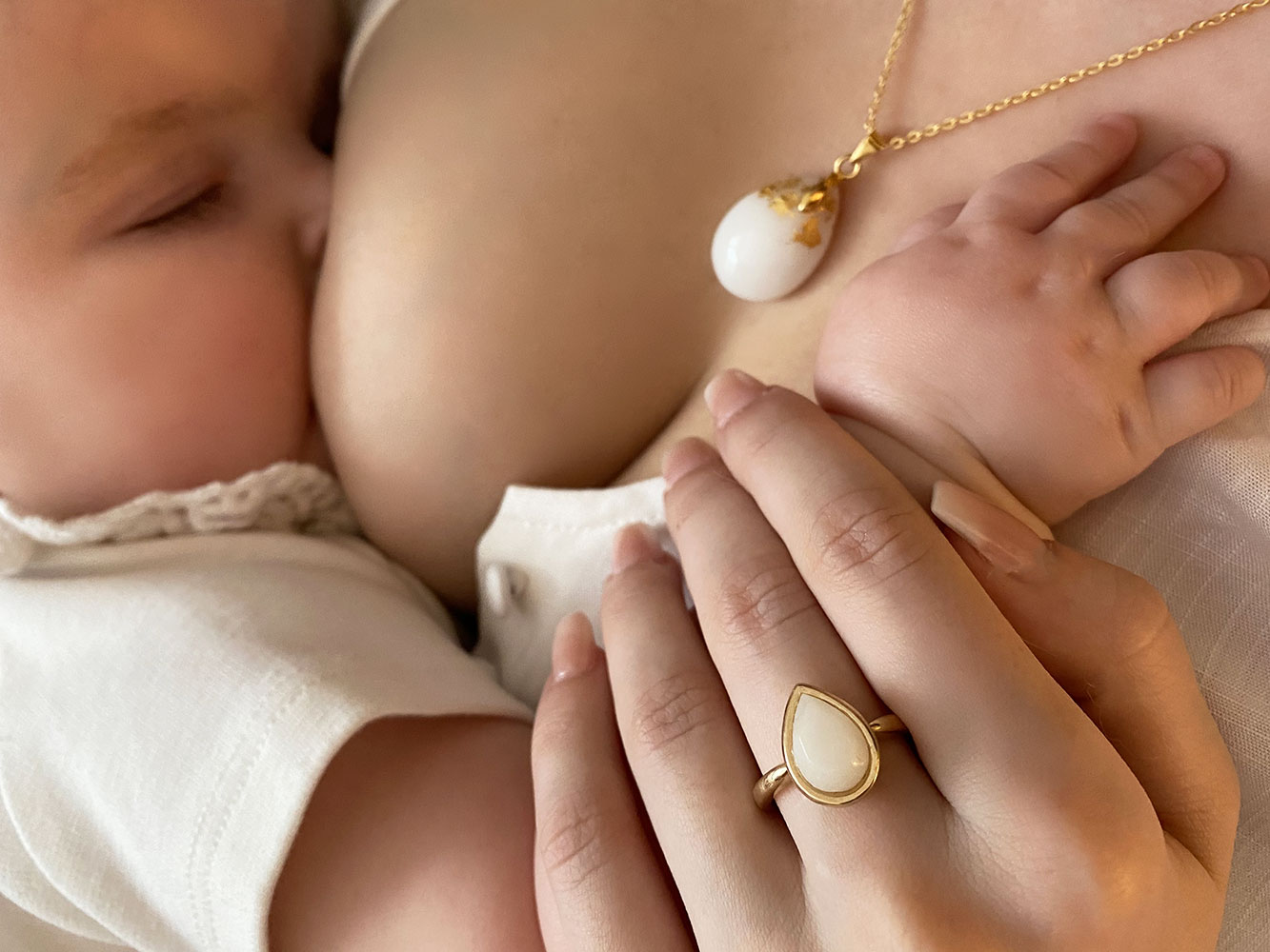 Drop-Shaped Breastmilk Pendant - Unique and Meaningful Jewelry