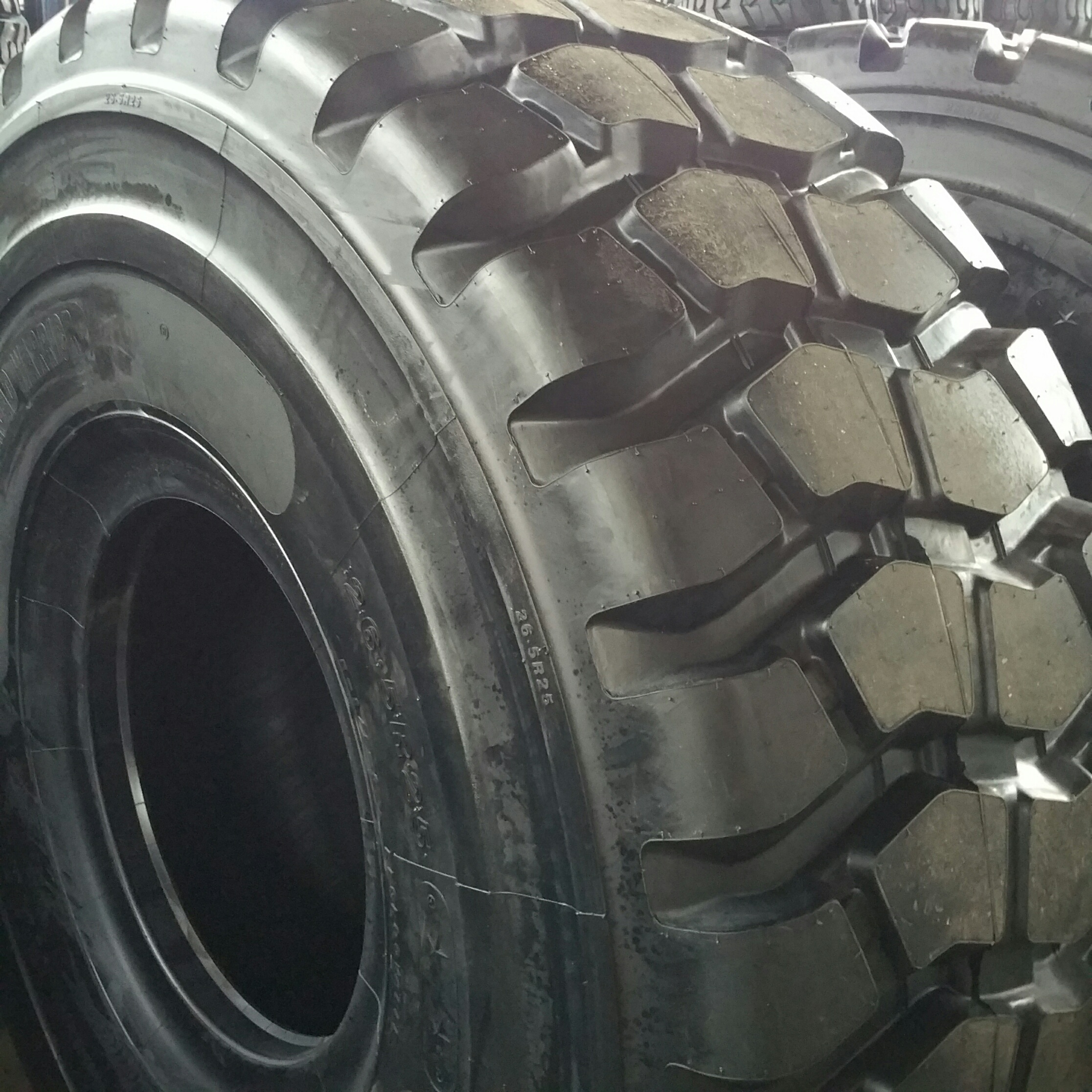 Top Reasons to Buy Road Warrior Loader Tires Newswire