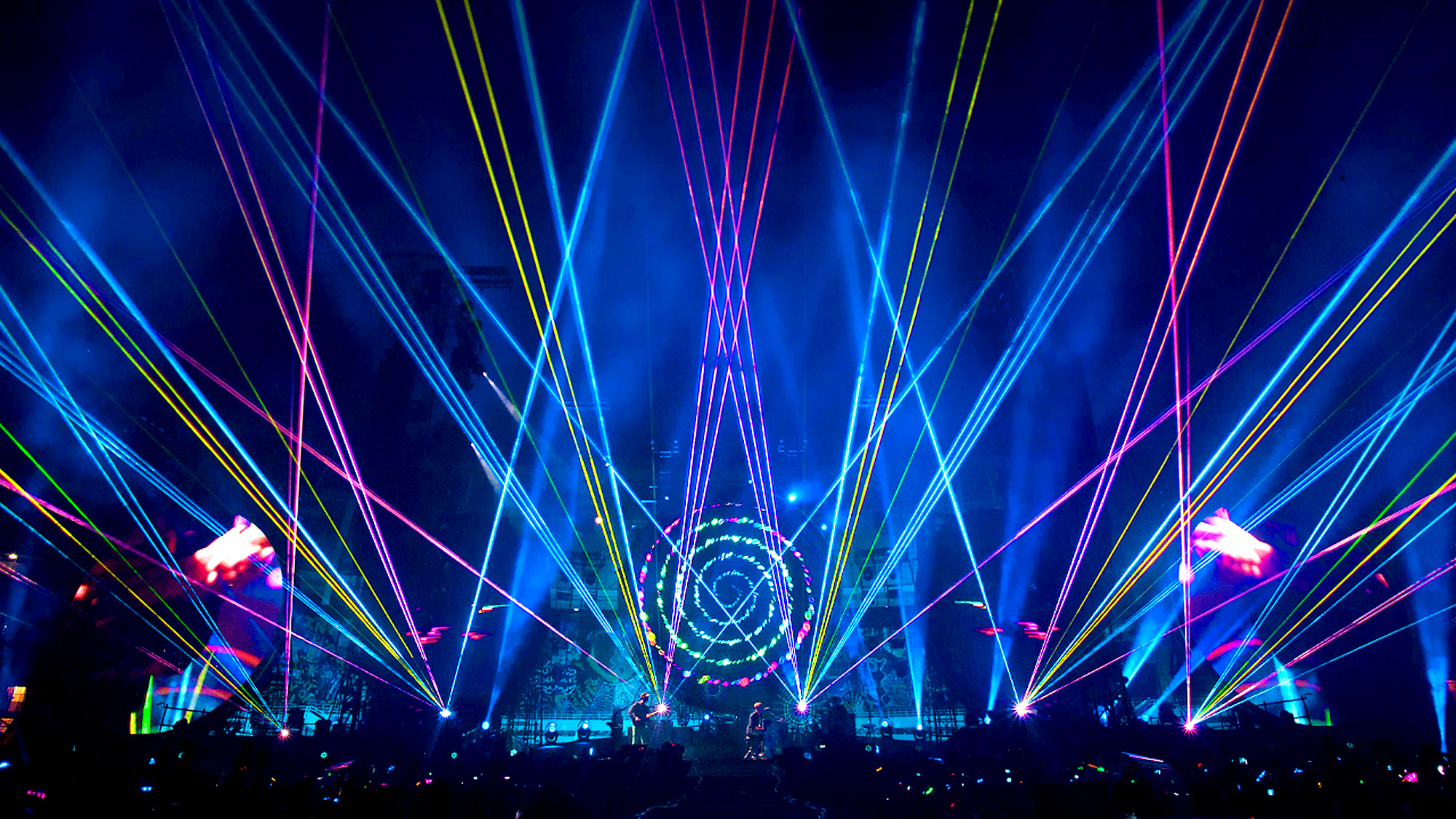 lasers-enhance-fans-experiences-with-aerial-effects-at-coldplay-s