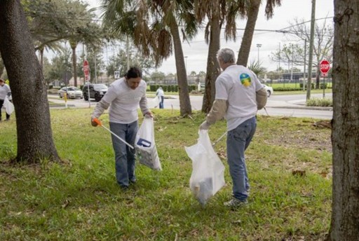 Scientologists Join "Adopt Greenwood" Project in Clearwater, Florida