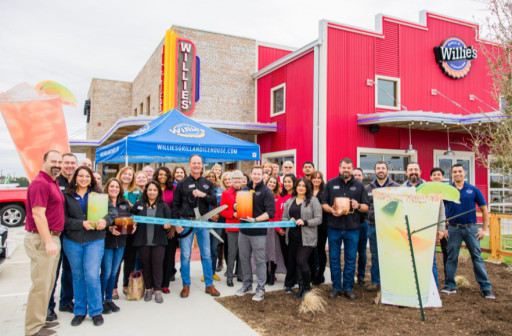 TEXAS HEAVYWEIGHT WILLIE’S GRILL & ICEHOUSE DONATES THOUSANDS AMIDST PFLUGERVILLE GRAND OPENING