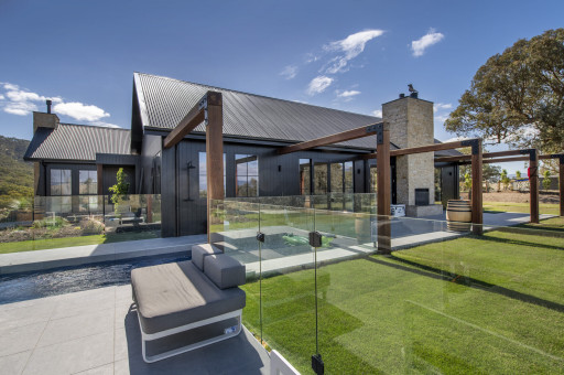 Clear Brilliance explains the benefits of frameless glass pool fencing