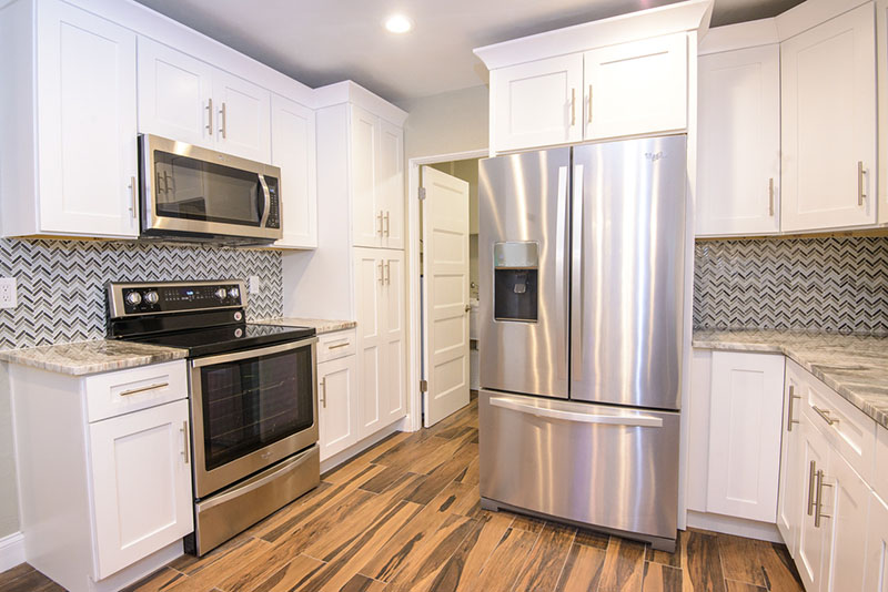 Vent Lit Cabinet Grey Tile And Paint Love It All Smallkitchenremodeling Kitchen Backsplash Designs Farmhouse Kitchen Backsplash Kitchen Renovation