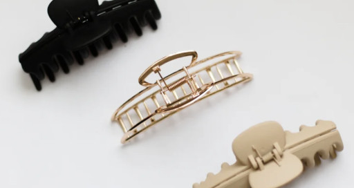 12 Of The Best Claw Clips For Your Cutest Up-Do Yet   Read More: https://www.glam.com/1395033/best-claw-clips-cutest-up-do-yet/