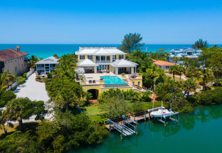 A gulf-to-bay estate,1312 Casey Key Road on Blackburn Bay and Gulf of Mexico
