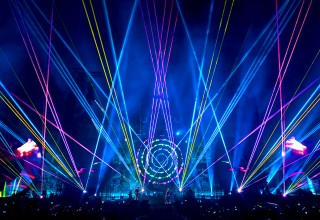A Head Full of Dreams Tour Fills The Air With Laser Light