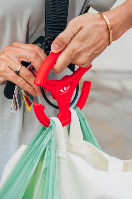 Combigrip Launches Hands-Free Grocery Bag Hook