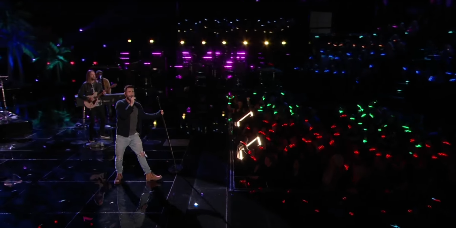 Maroon 5 Performs on the Voice With Xylobands LED Wristbands Lighting ...